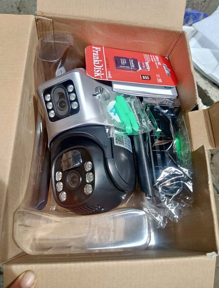 Dual lens PTZ camera kit with 32GB card